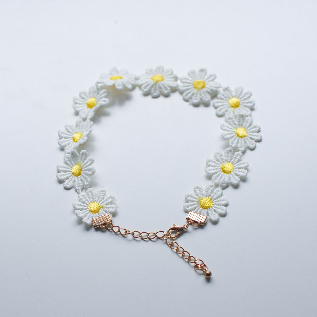 Daisy Chain Choker/ Beaded Flower Choker Necklace/ Kidcore Super Cute  Fashionista Jewelry/ Hand Crafted Made in USA